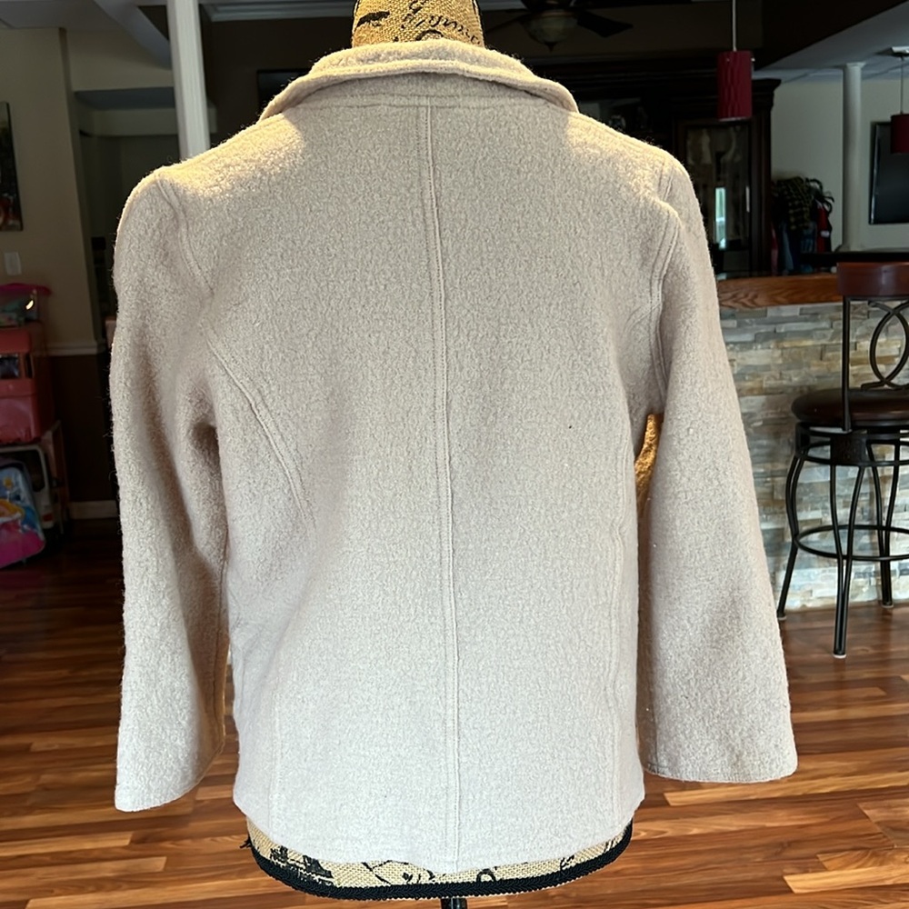 Alfred Dunner size L 100% wool jacket one latch closure and a beaded bow - Picture 3 of 4